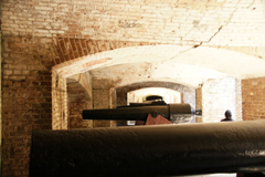 要塞内部の砲